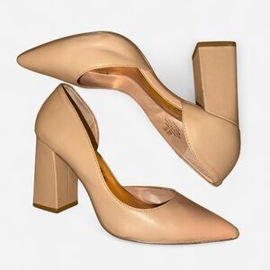 Bleeker and Bond nude/ tan closed toe heels pump. Thicker heel = comfy! - size 6